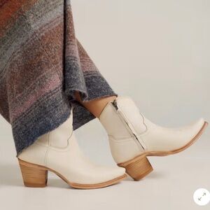 Tecovas The Daisy boot in bone size 5.5